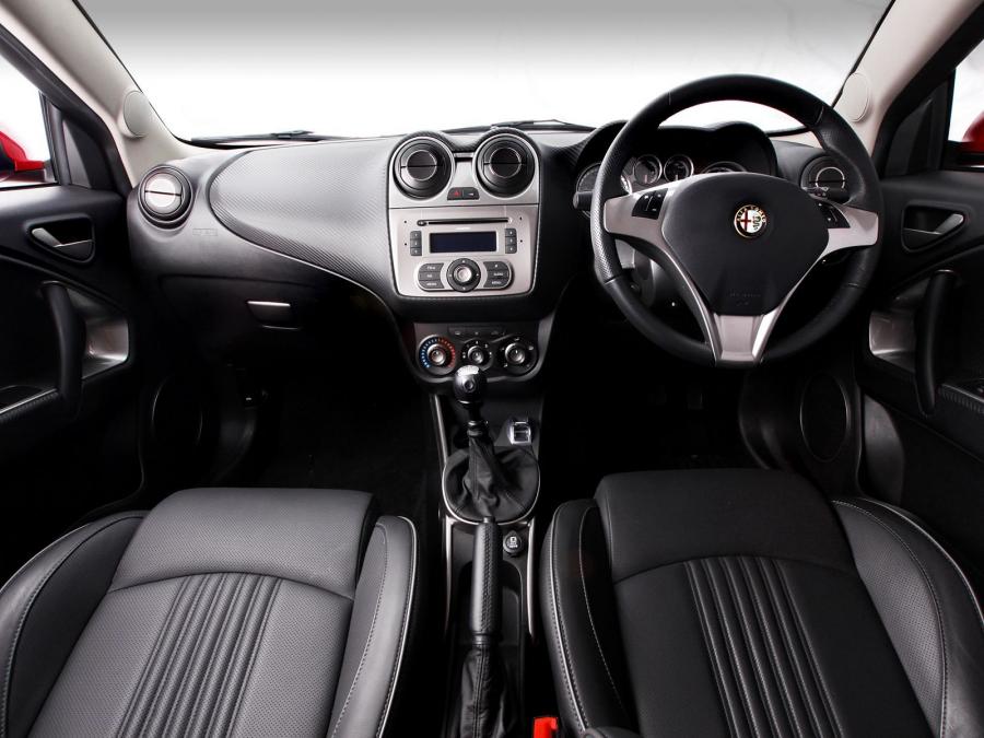 Торпедо Alfa Romeo MiTo 2009 года  (ZA) (фото 9 из 10)